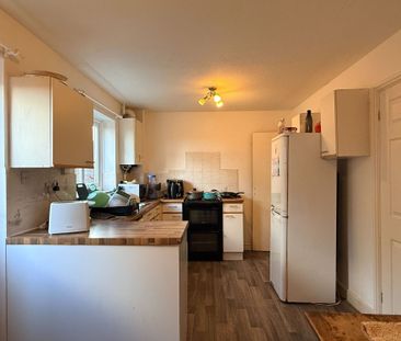 Barrington Close, Taunton - Photo 2