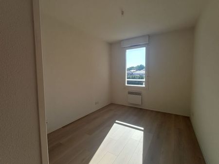 Location Appartement 3 pièces 63m² ST PIERRE DU MONT 40280 - Photo 2