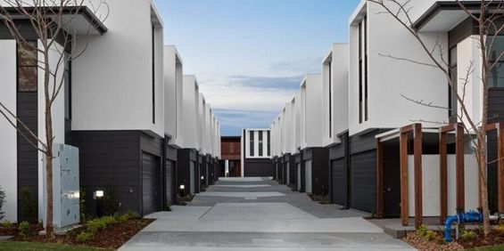 Stylish and Spacious Townhouse for Rent in Sought-After Carina Community - Photo 3