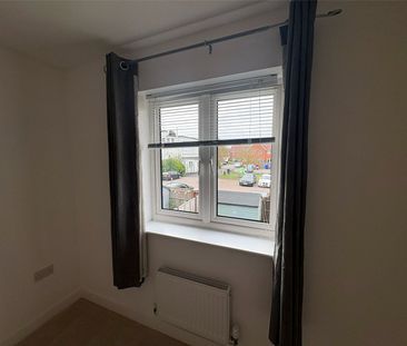 Hornchurch Square, Farnborough, Hampshire, GU14 - Photo 4