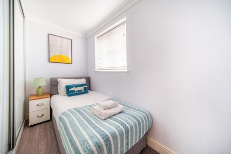 4 bedroom detached house to rent - Photo 4