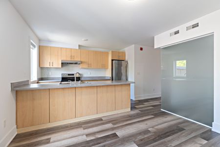 For Lease - 1106 St Clair Avenue Unit# 2B, Toronto, Ontario - Photo 2