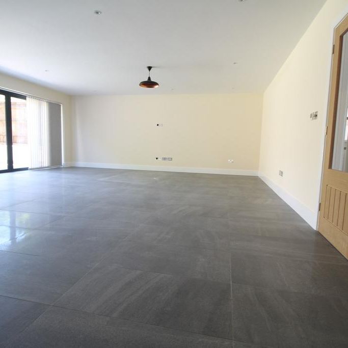 5 bedroom detached house to rent - Photo 1