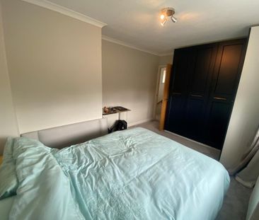 4 bedroom end of terrace house to rent - Photo 4