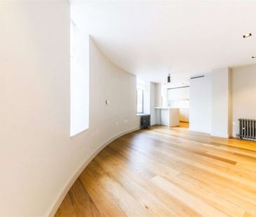 Savills Waterfront are delighted to present this newly renovated de... - Photo 6