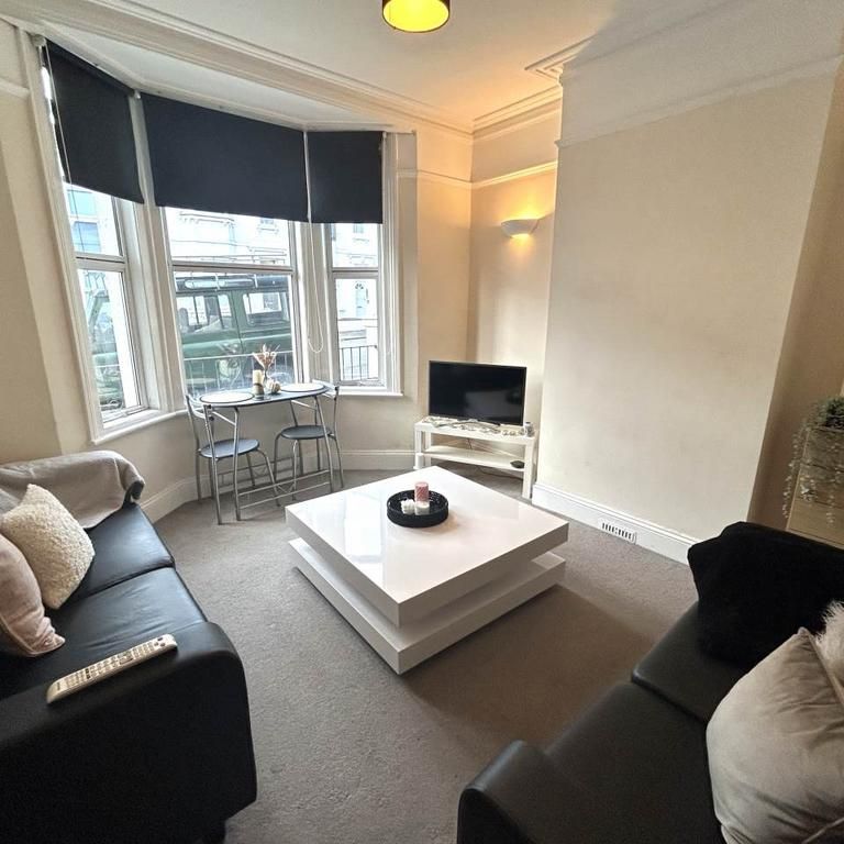 4 bedroom house to rent - Photo 1