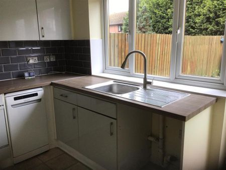 2 bedroom semi-detached house to rent - Photo 2