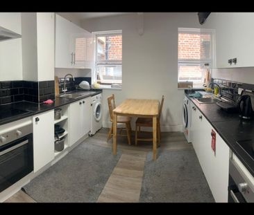 Room in a Shared Flat, Mora Road, NW2 - Photo 3