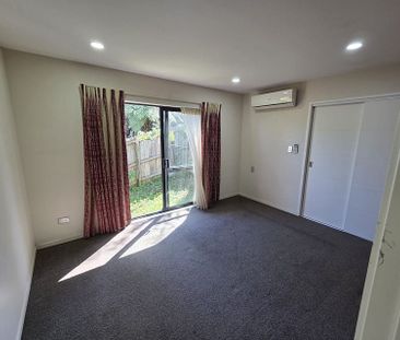 Modern Private 1-Bedroom – Separate Living & Kitch - Photo 3