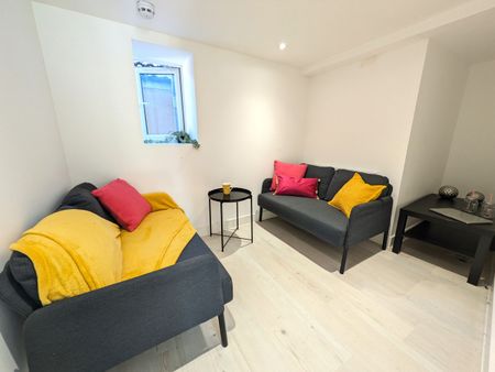 DOUBLE ROOM - AVAILABLE NOW - Photo 3