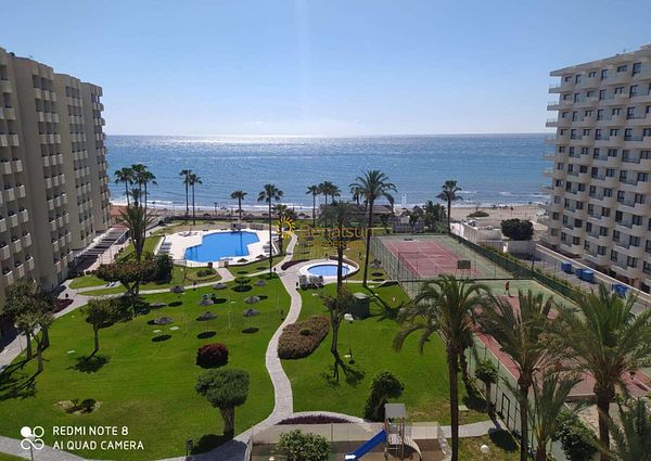 MID-SEASON. RENT NOW UNTIL 31.5.2024 AND FROM 1.10.2024-31.5.2025 BEAUTIFUL STUDIO APARTMENT WITH PORT AND SEA VIEWS IN TORREMOLINOS