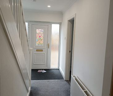 Modern 3 Bedroom Semi to Rent in Pontefract - Photo 3