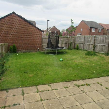 3 bedroom semi-detached house to rent - Photo 4