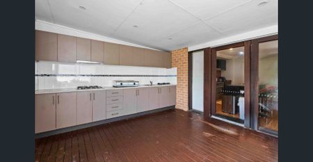 Modern 4-Bed Family Home with Outdoor Kitchen in Cranbourne West - Photo 3