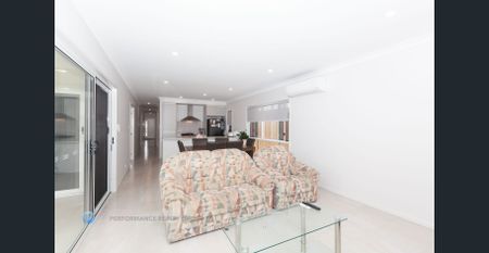 Modern 4 Bedroom home - Photo 5