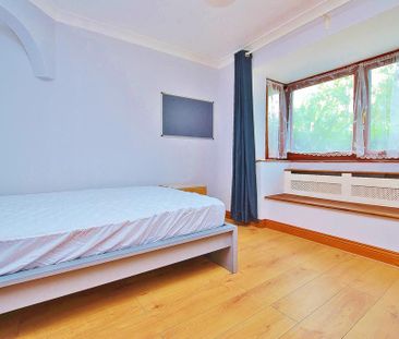 4 bedroom semi-detached house to rent - Photo 3