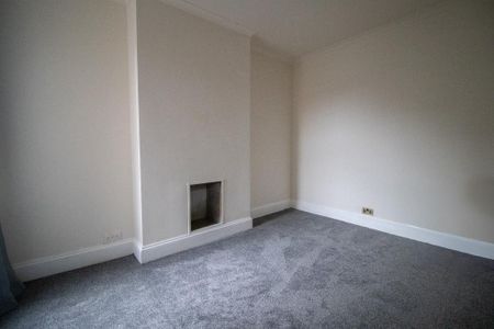 3 bedroom end of terrace house to rent - Photo 3