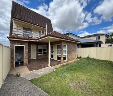 5 Bedroom Family Home in a Prime Location! - Photo 1