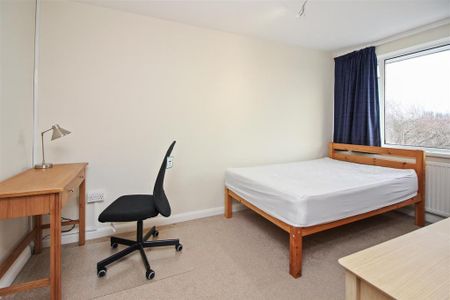 4 bedroom terraced house to rent - Photo 5