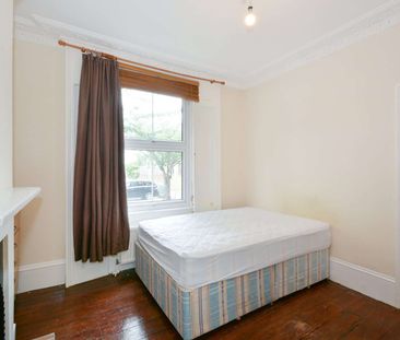 Large five bedroom period house in the popular Chisenhale conservat... - Photo 5