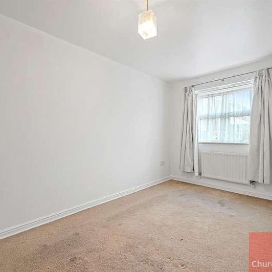 Sydenham Gardens, SL1 - Photo 1