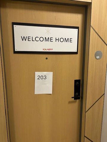 For Lease - 202 Burnhamthorpe Road Unit# 203, Mississauga, Ontario - Photo 3