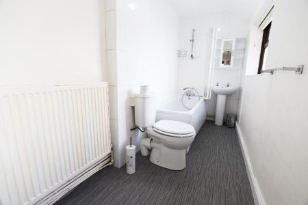 2 bedroom terraced house to rent - Photo 3