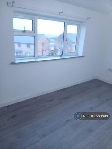 2 bedroom semi-detached house to rent - Photo 4