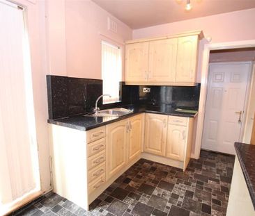 3 bedroom semi-detached house to rent - Photo 4