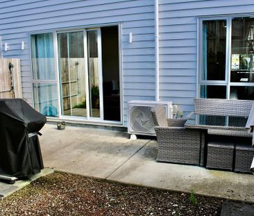 Lovely townhouse with a spacious backyard - Photo 1