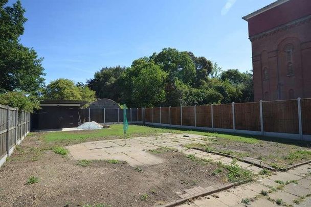 Lyons Hall Road, Braintree, CM7 - Photo 1