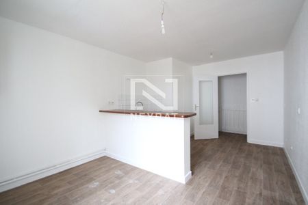 Location Appartement 3 pièces 74m² CHAGNY 71150 - Photo 4