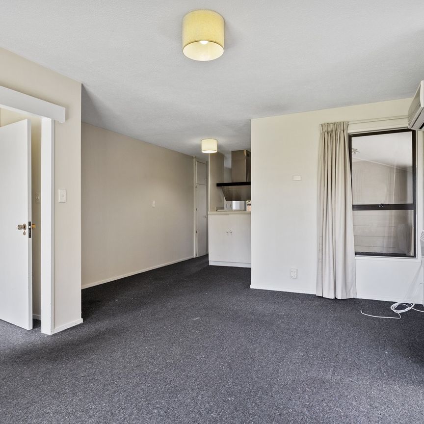 3-bedroom standalone house, with parking-Edgeware - Photo 1