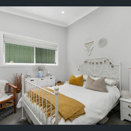 Modern granny flat in a quiet location yet handy to local shops and bus stops - Photo 3