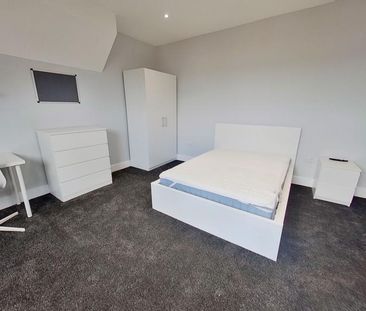 4 bedroom terraced house to rent - Photo 5