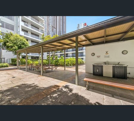411/3 Como Crescent, Southport, Qld 4215 - Photo 3