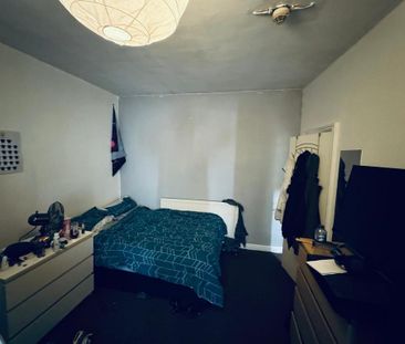 3 bedroom flat to rent - Photo 5