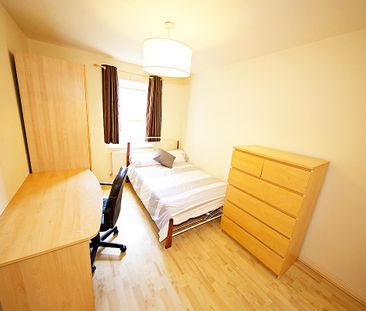 10 Carlton Close - Photo 2