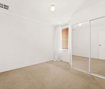 Large Three Bedroom Townhouse - Photo 4