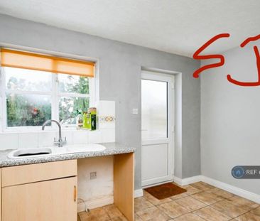 2 bedroom semi-detached house to rent - Photo 5