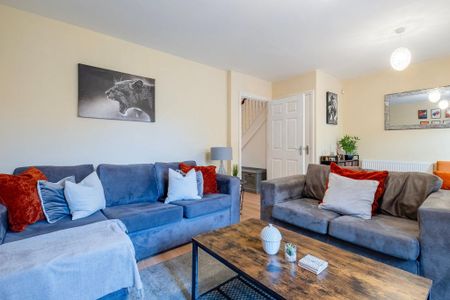 4 bedroom semi-detached house to rent - Photo 2