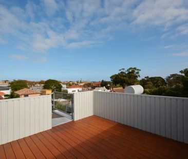 “EXTRAORDINARY TOWNHOUSE LIVING NEARBY THE BEACH” - Photo 6