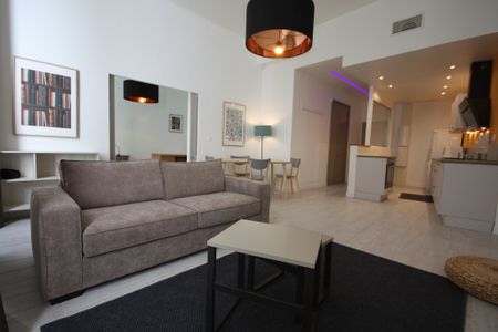 Location Appartement 3 pièces 69m² MARSEILLE 1er - Photo 2