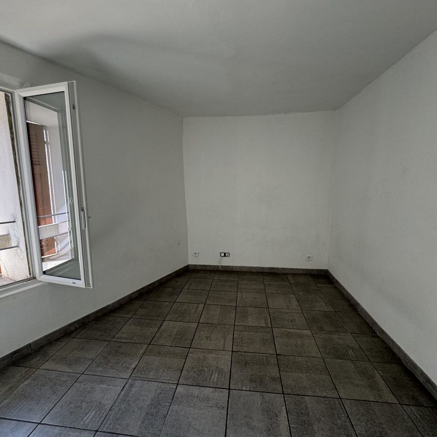 Location Appartement 3 pièces 80m² TOURVES 83170 - Photo 1