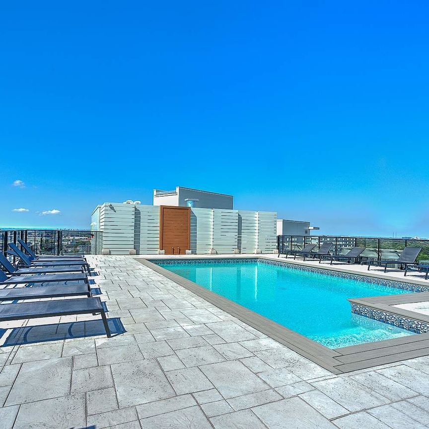 7407 rue Mountain-Sights, Montréal, QC - Photo 1