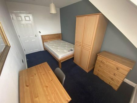 4 bedroom flat to rent - Photo 5