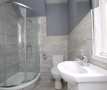 4 bedroom terraced house to rent - Photo 6