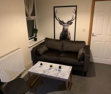 4 bedroom flat to rent - Photo 1