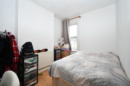 3 bedroom maisonette to rent - Photo 2