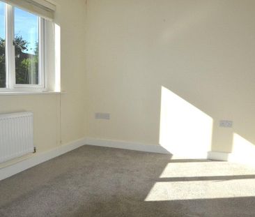 2 bedroom semi-detached house to rent - Photo 3